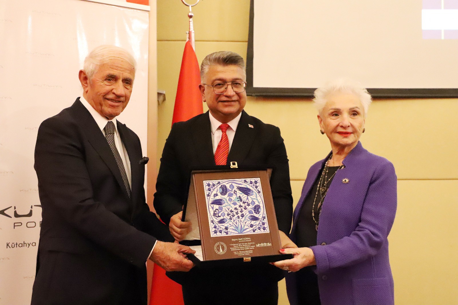 2956690E Ec6E 472C B885 9E77303Eede1