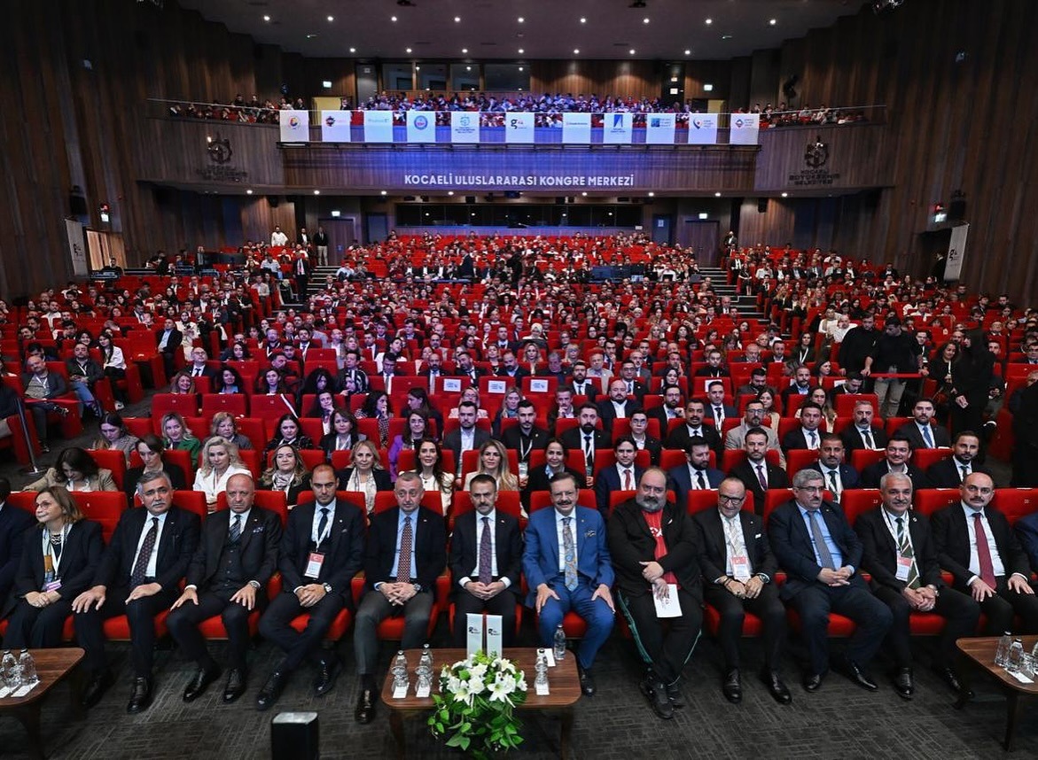 37C2Fc46 3D72 43B9 9Cb6 46777A3F01C8