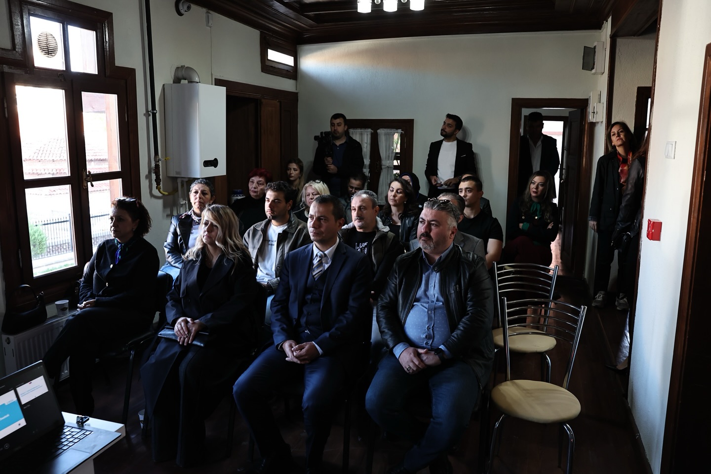 573439136 18395764234134776 8704582135083790037 N