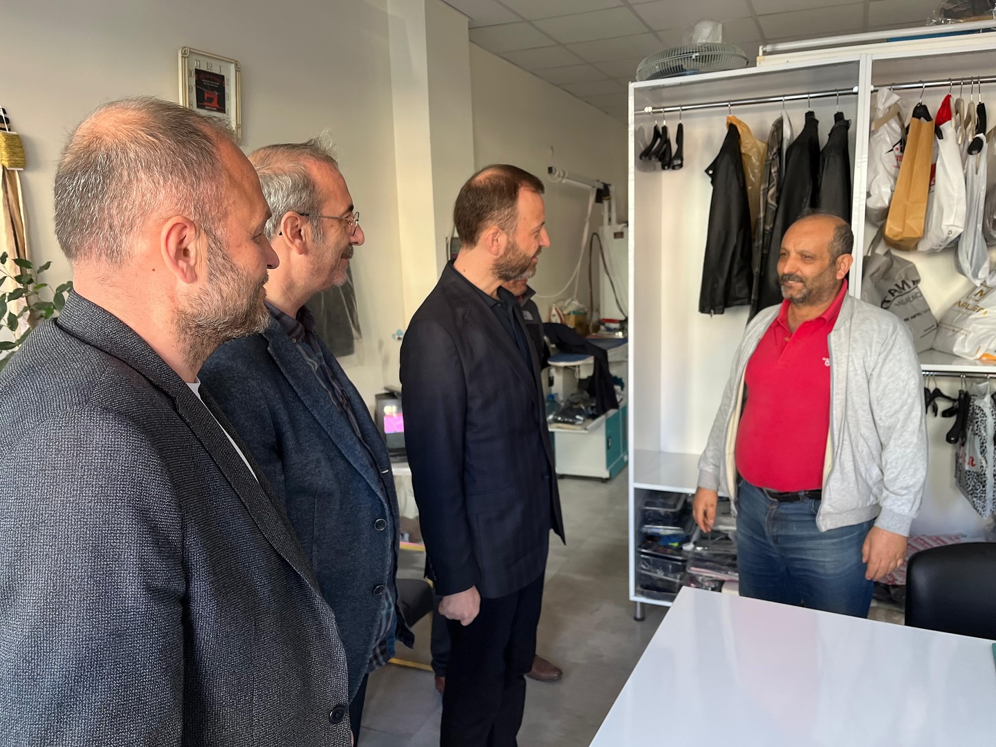 584366557 18293447329261951 6475319421910150564 N