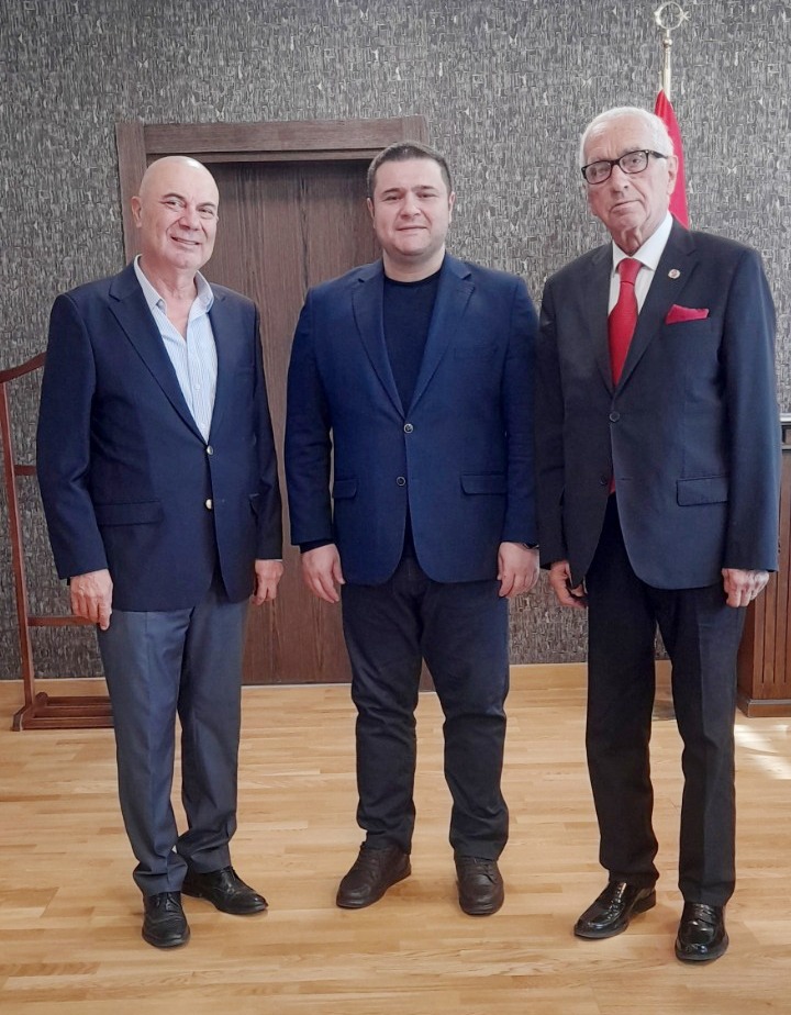 98C4Ceea 4F20 4D10 A684 4543Dccc515A