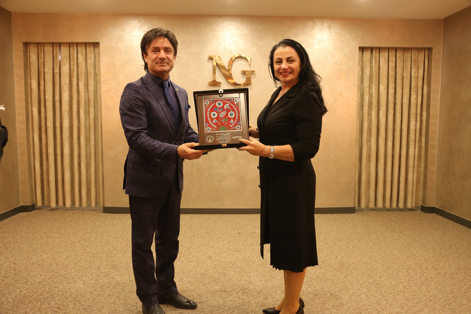 D3903182 50A2 4C06 Af64 0Bb183Eb8436