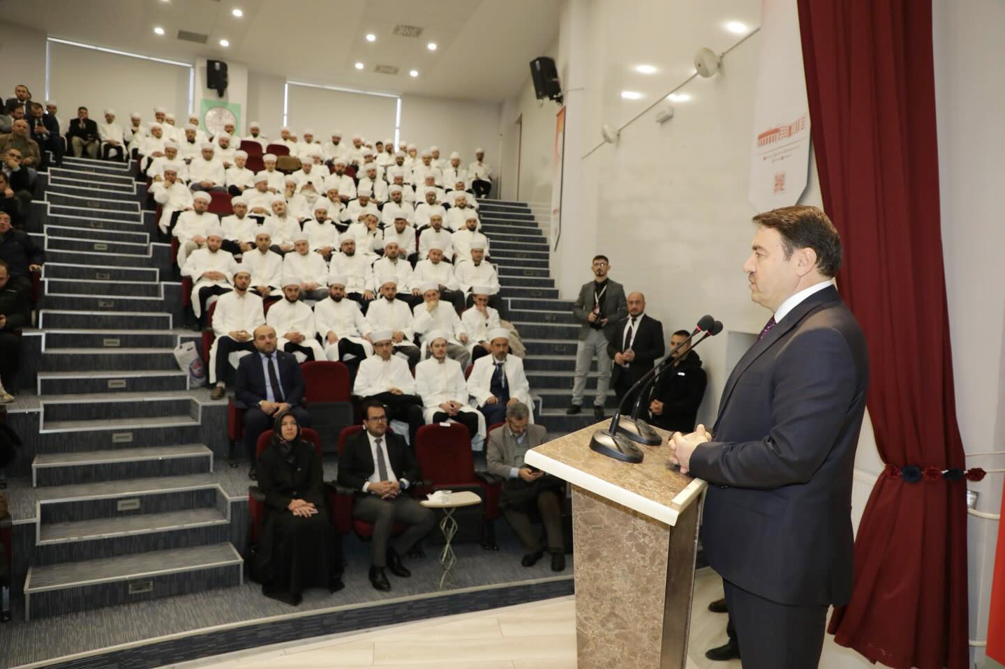 2B64900B 0B53 4B73 B956 9642B03Ebda1