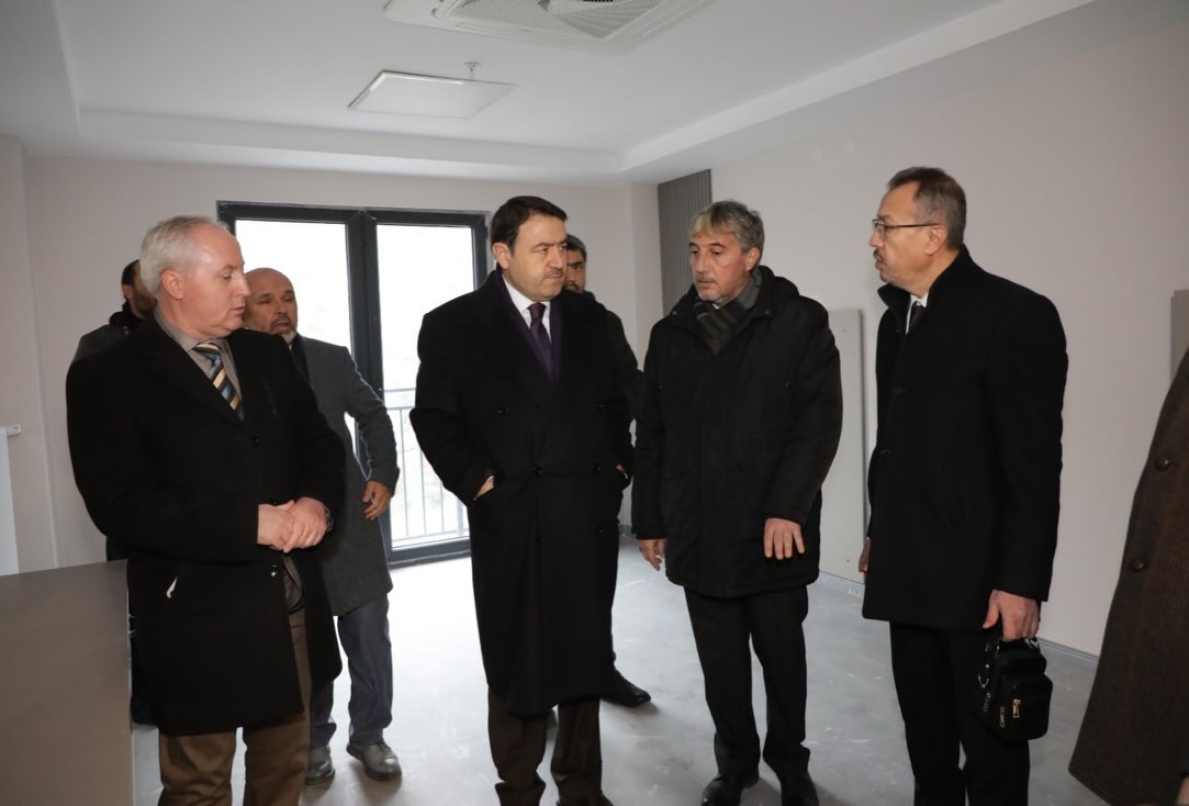 604517883 18167941783379467 7785645796070482137 N