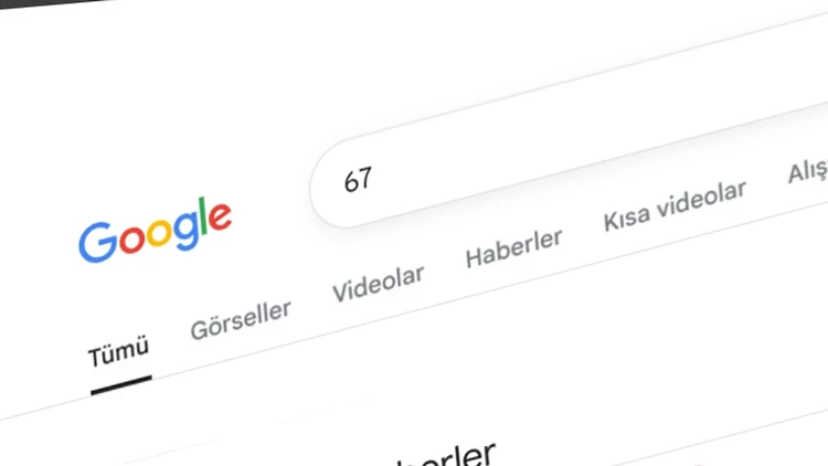 67 Detayının Arkasında Sosyal Medya Akımı Var
Teknoloji kulislerinde konuşulanlara göre, “67” tetikleyicisi son dönemde TikTok’ta viral olan “6-7 (Six Seven)” akımına gönderme içeriyor. Bu akım, rapçi Skrilla’nın “Doot Doot (6 7)” adlı şarkısıyla popüler hale geldi.
Google’daki sallanma efekti, bu dans akımındaki ritmik el hareketlerini ve zıplama hissini taklit ediyor.