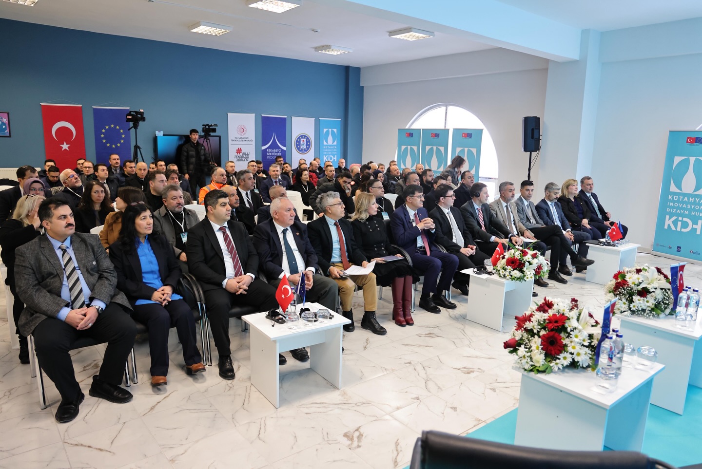 612140702 18405028105134776 1289213034161643582 N