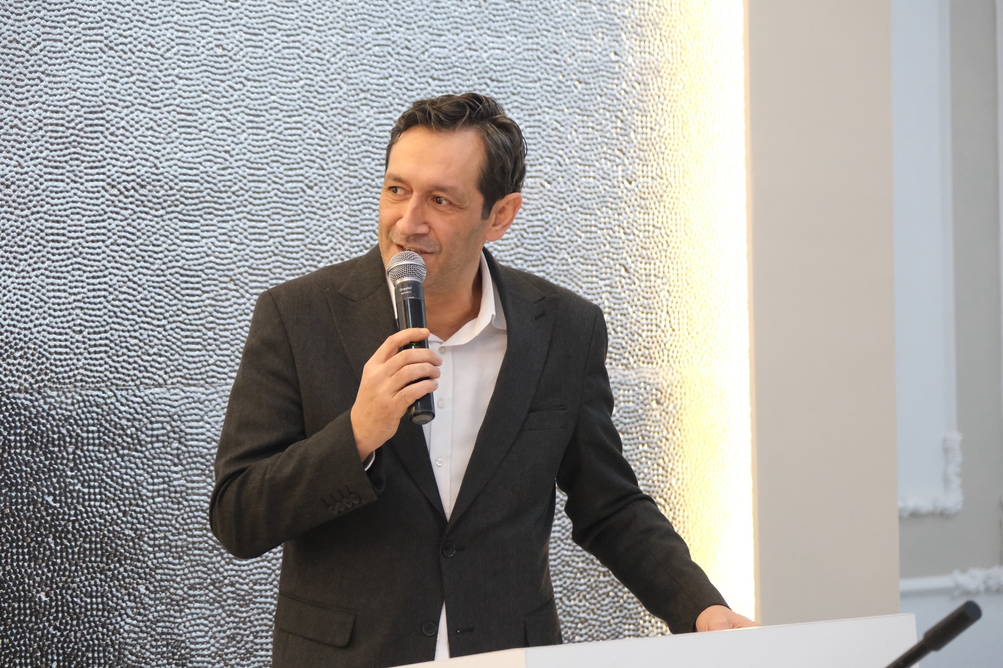 621973881 18069918233410163 4965503034500508701 N