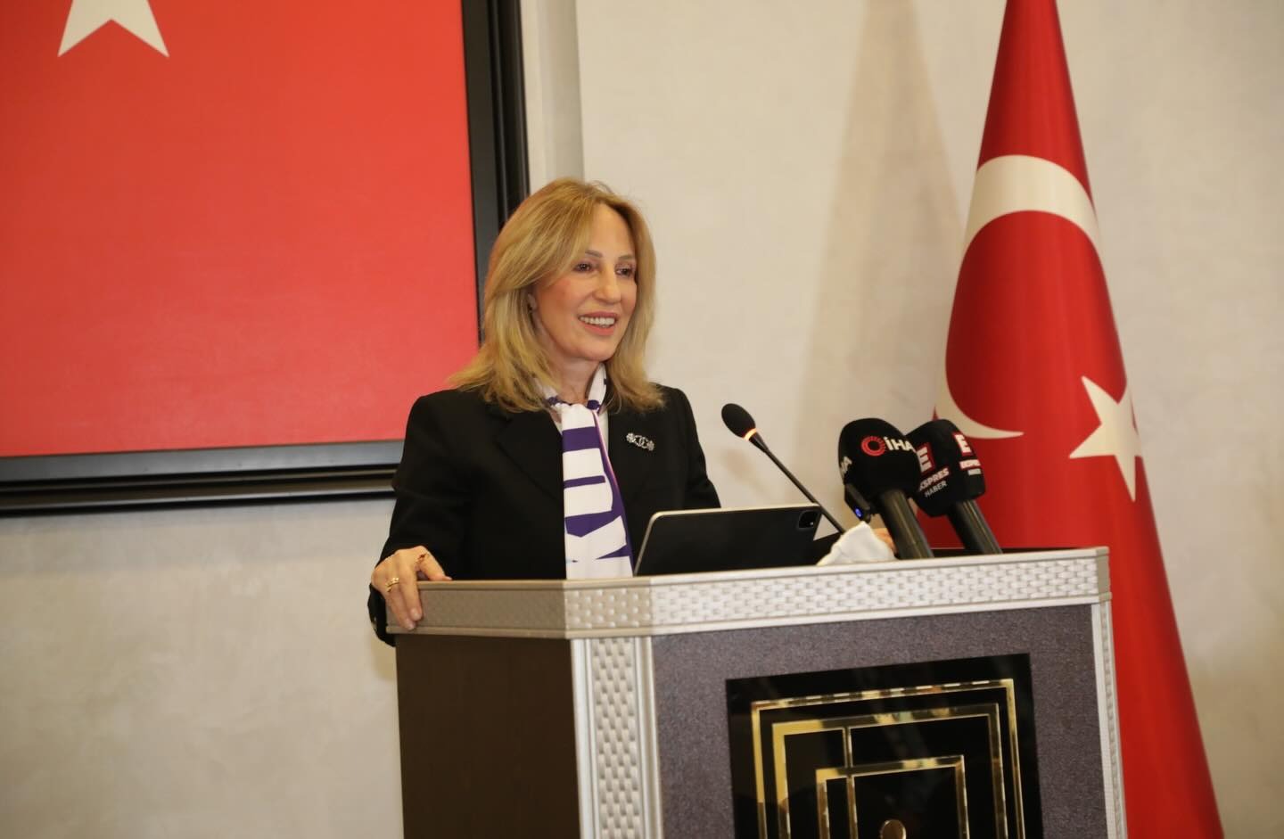 6F955516 09A0 49C0 8C94 6B852624A304