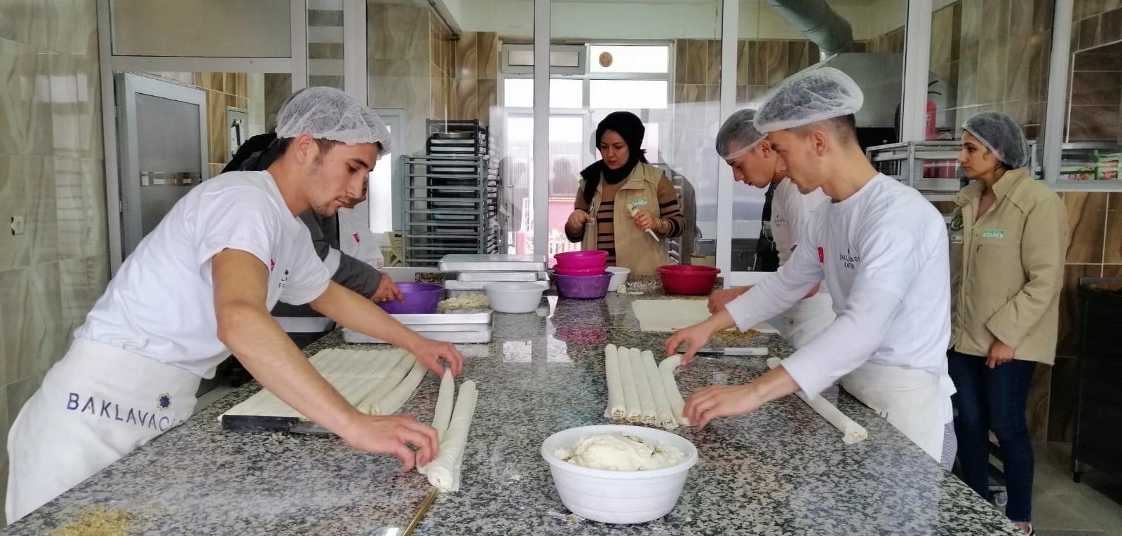 5779A96C 8257 4951 8555 7072Fcd4E096