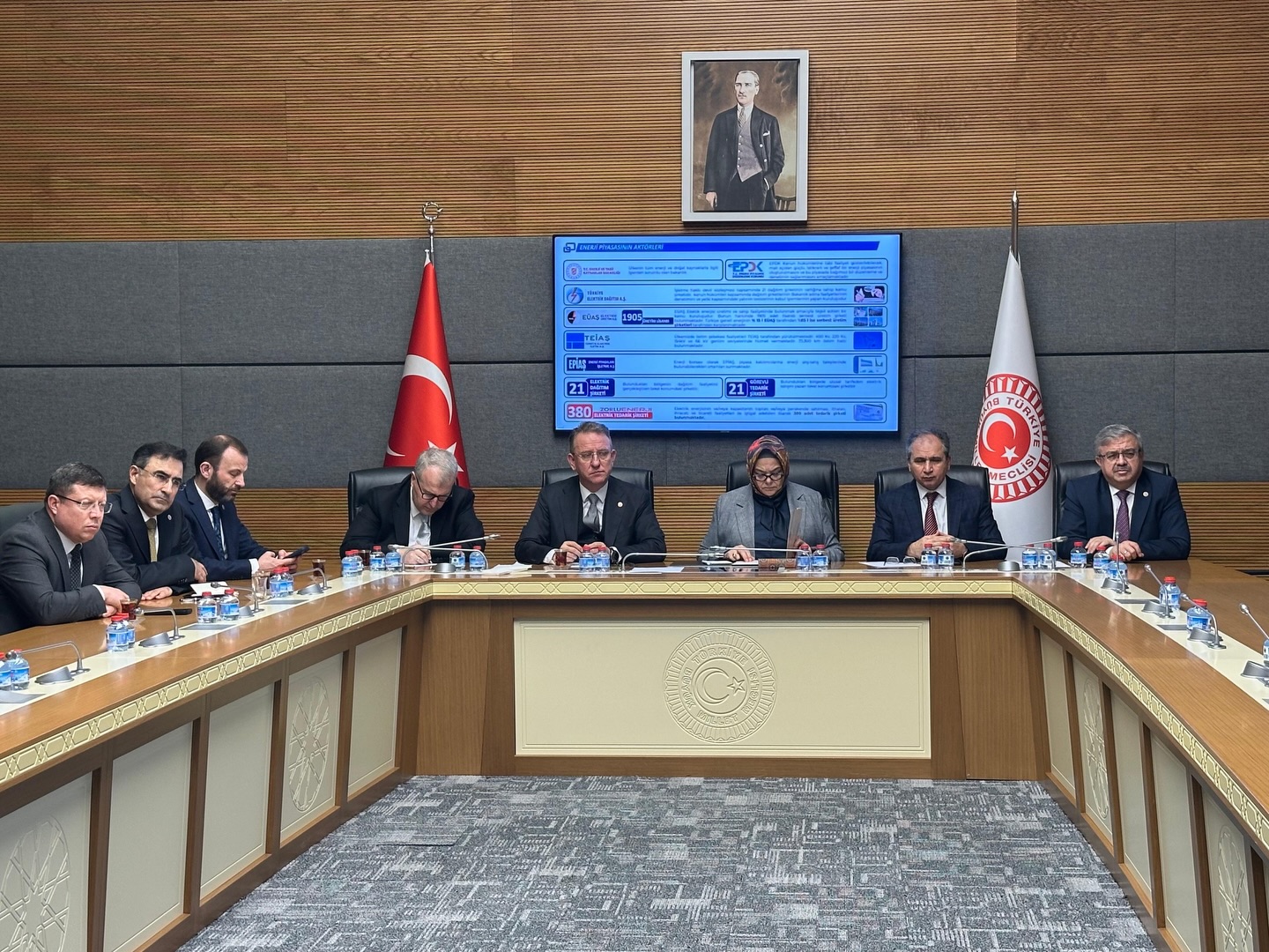 631438222 18302982475261951 2556627959942936381 N