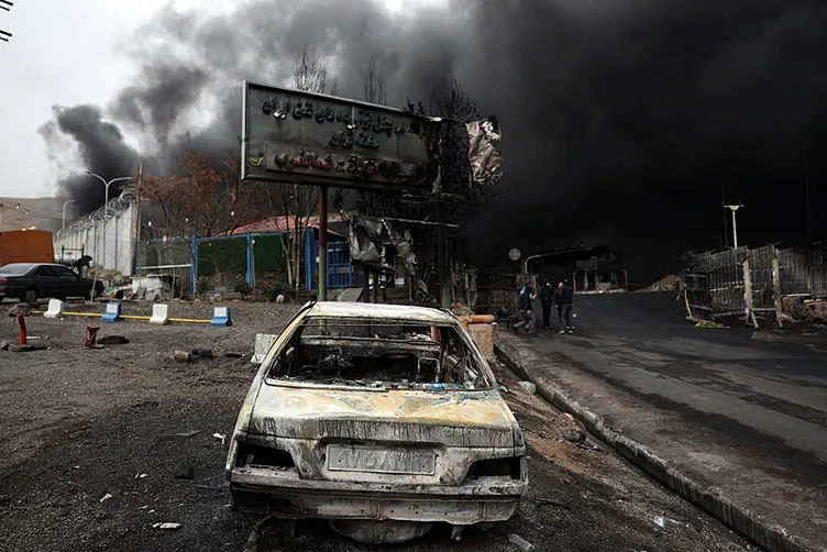 0X0 Iranda Kimyasal Tehlike Alarmi Abd Israil Saldirilari Zehirli Yagmurun Onunu Acti 1772973501471