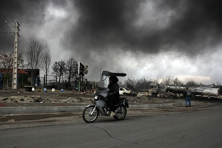 0X0 Iranda Kimyasal Tehlike Alarmi Abd Israil Saldirilari Zehirli Yagmurun Onunu Acti 1772973506828