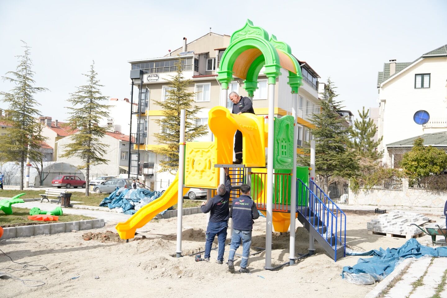 648602592 18073643840410163 9061625895854596507 N