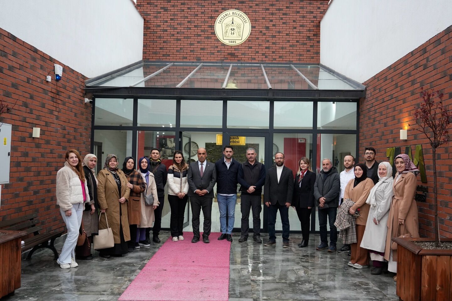 658953156 18076884992410163 6138298983799384261 N