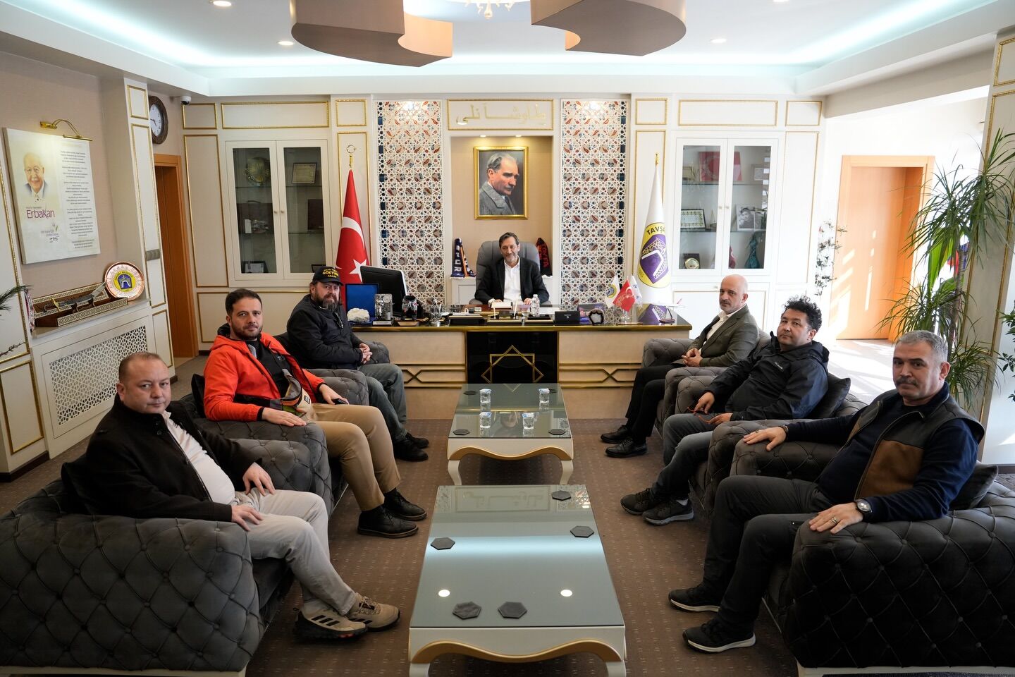 669752472 18077799527410163 5673920791181453090 N