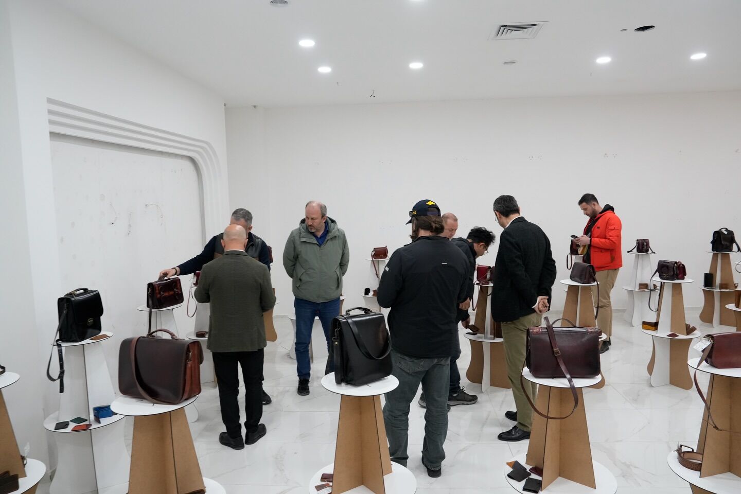 669787280 18077799548410163 8026898610118640951 N