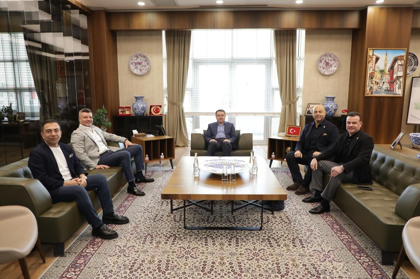 670282742 18179756587379467 2572075431330796843 N