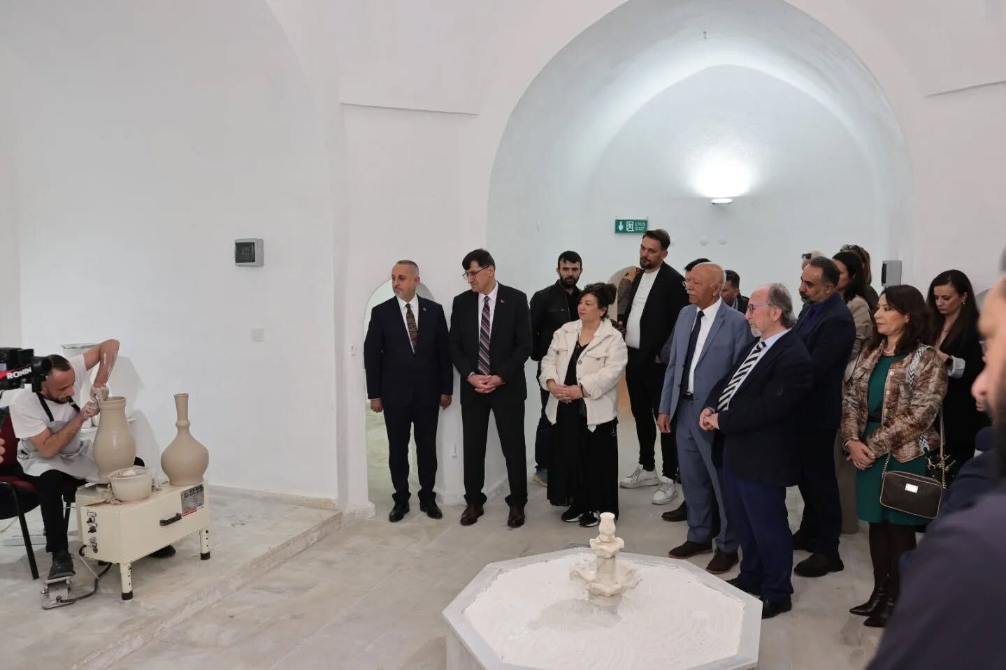 673883059 18422906098134776 7173887905540252148 N