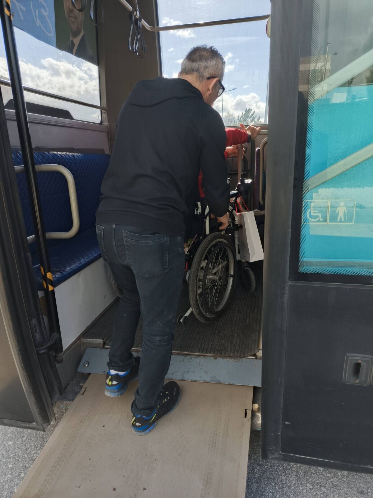 8E0B6Eb8 789C 41B9 Aeab 4Bf0129B33Ab