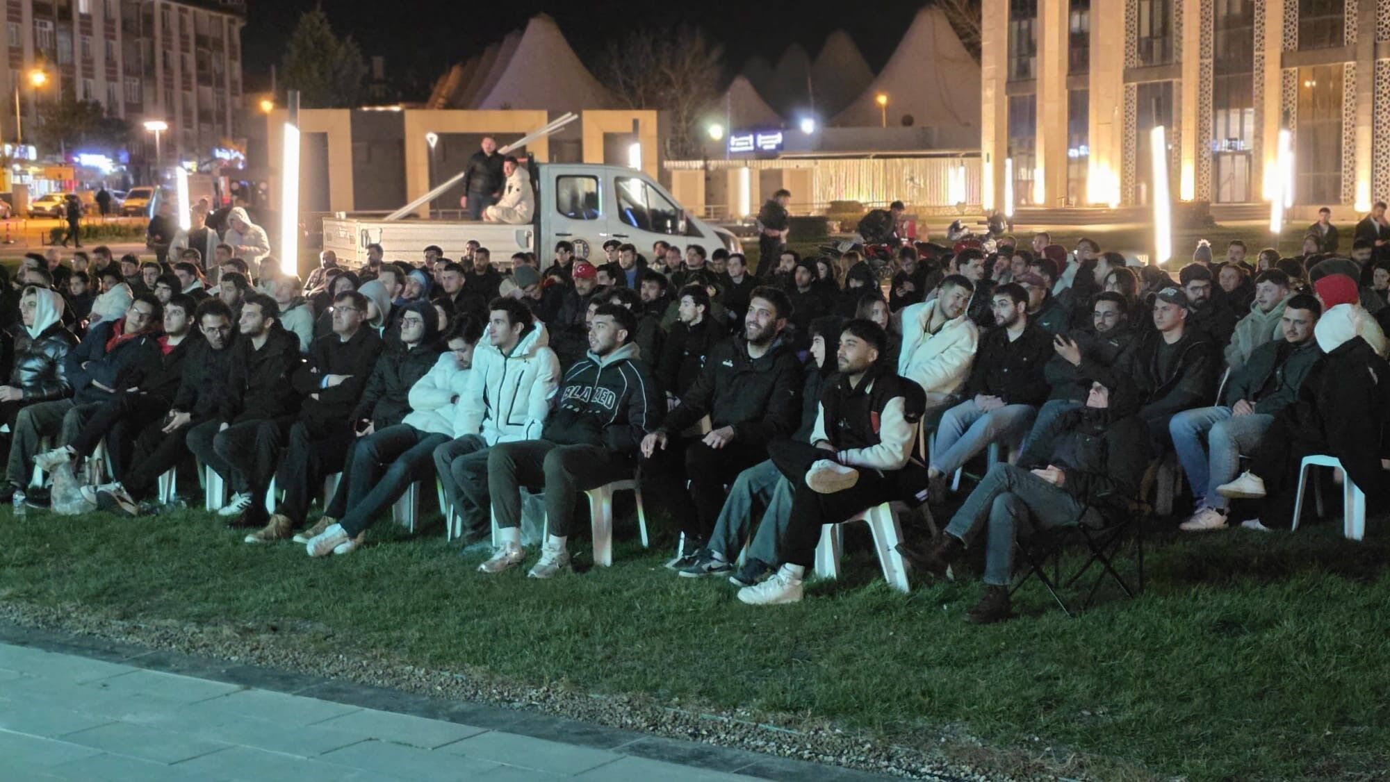 Kütahya'da Milli Maç Heyecanı: Binlerce Kişi Dev Ekran Başında Buluştu