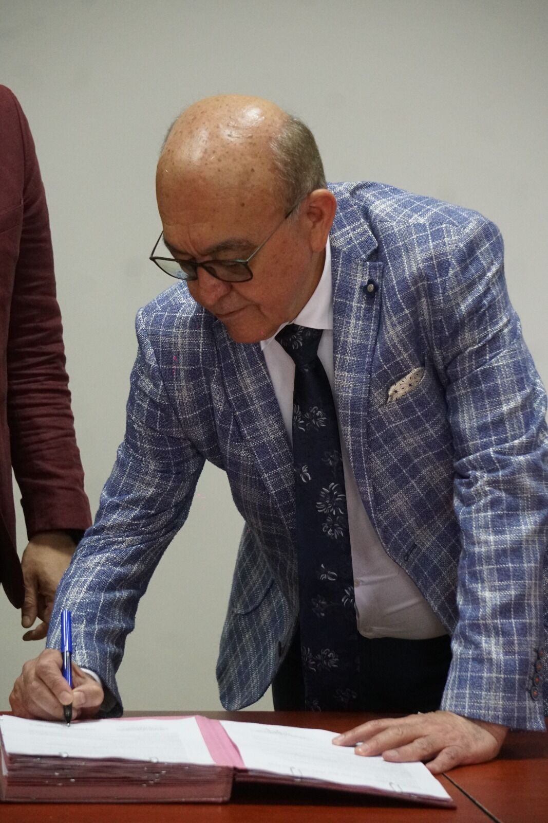 Ee9073B6 Fe2A 4819 9481 Fb18Abce4A05