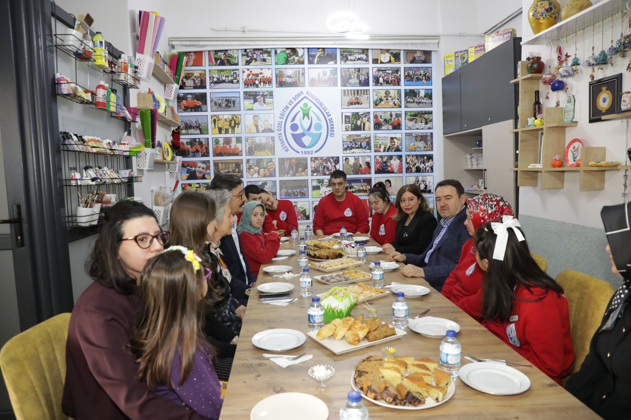 H Fs3E I X0 A A Ym8I