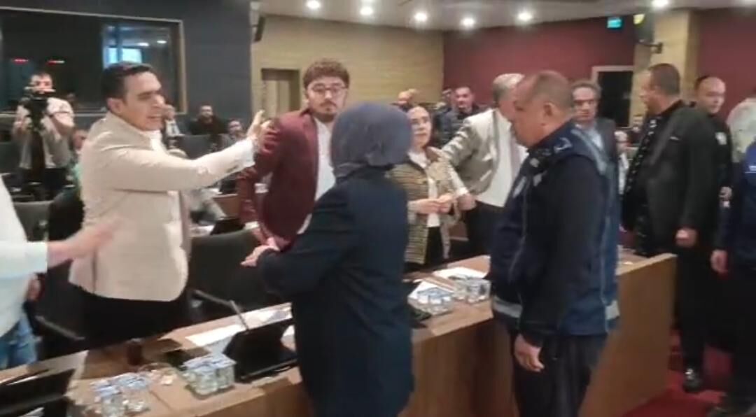 Son Dakika: Kütahya Belediye Meclisi’nde Gerginlik: “AT ÇİFTLİĞİ DEĞİL” TARTIŞMASI DAMGA VURDU