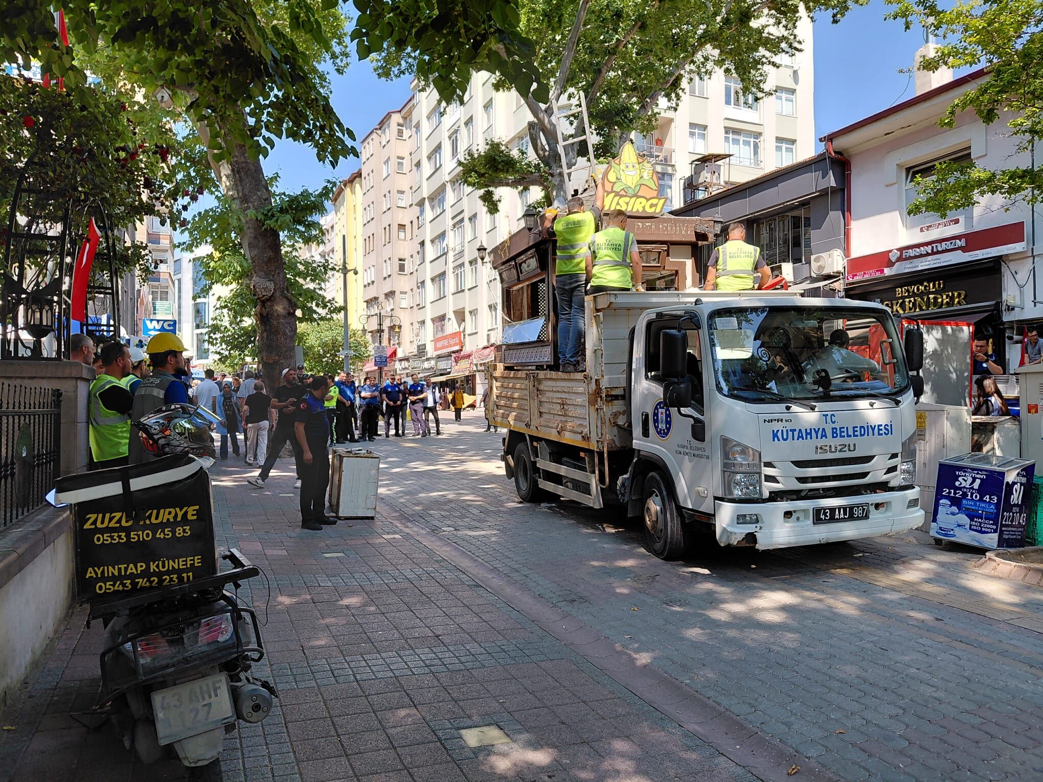 Kütahya’nın Kalbinde Değişim Başladı! Büfeler Tek Tek Kaldırıldı