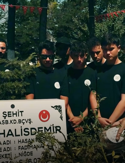 H A L İ S D E M İ R