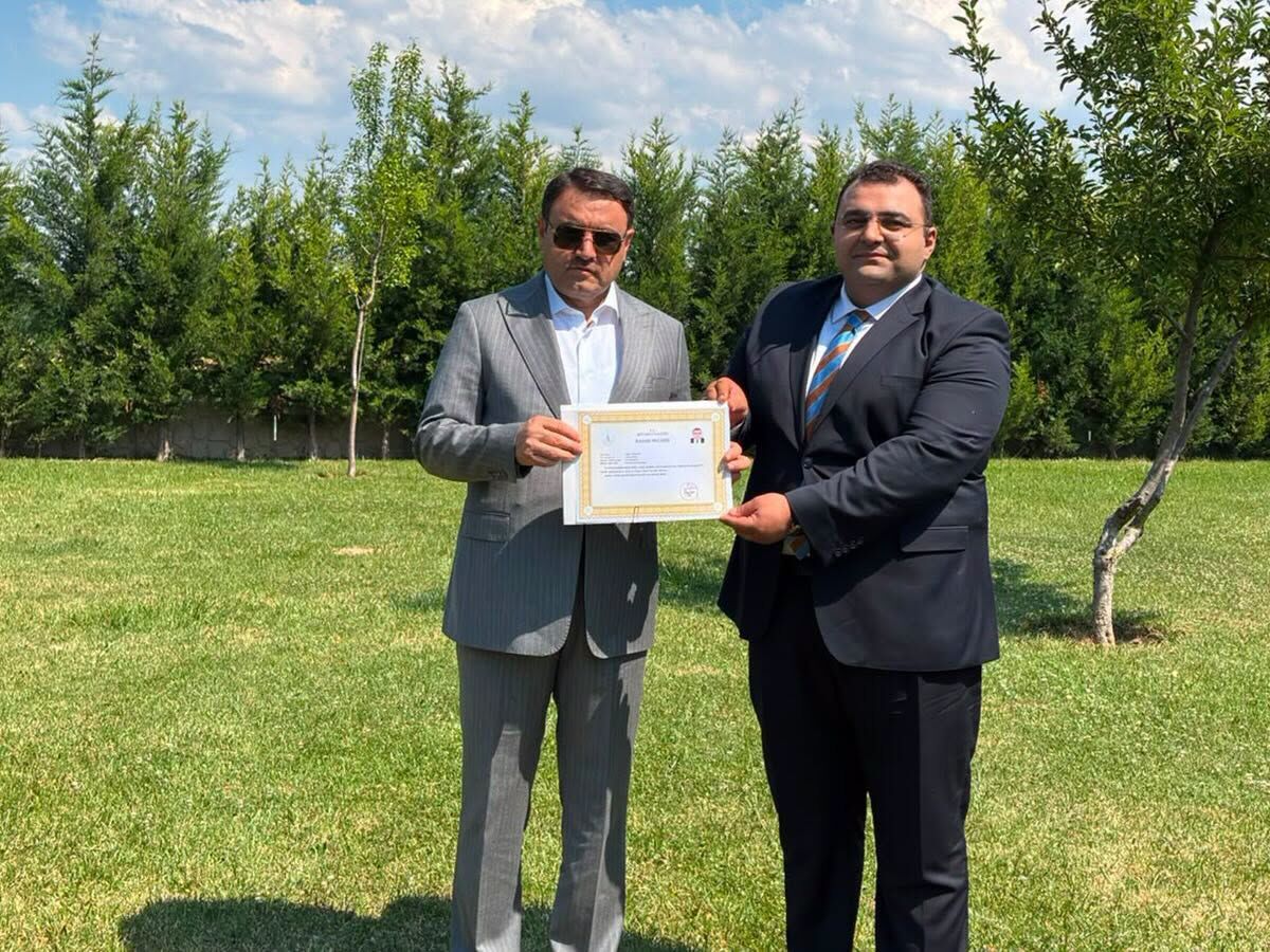 Trnısın