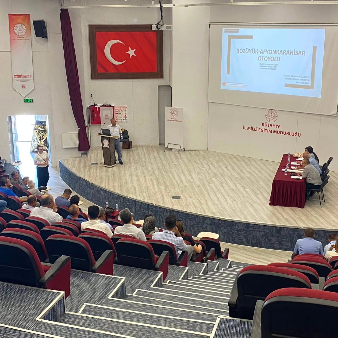 Kütahya'da, kritik otoyolu projesi için bilgilendirme toplantısı gerçekleştirildi
