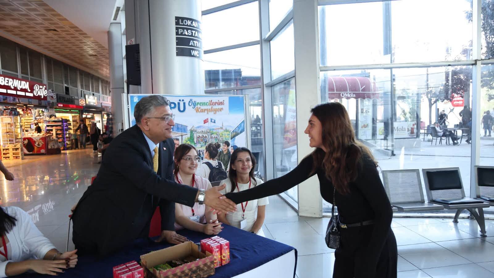 DPÜ Rektörü Kızıltoprak yeni öğrencileri Kütahya’da karşıladı