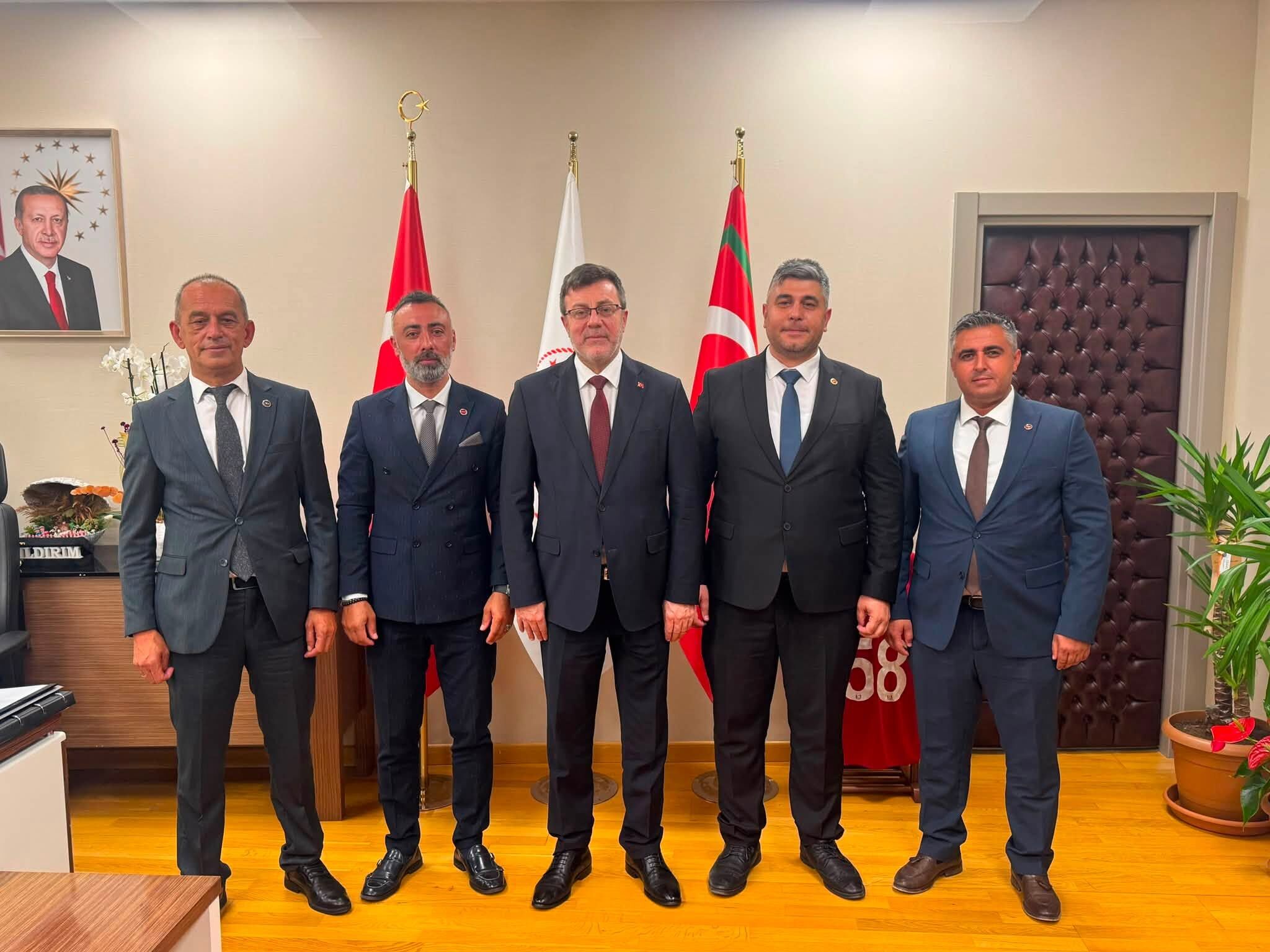 Kütahya belde belediye başkanlarından Gümrük Strateji Geliştirme Başkanı Adil Yıldırım’a ziyaret
