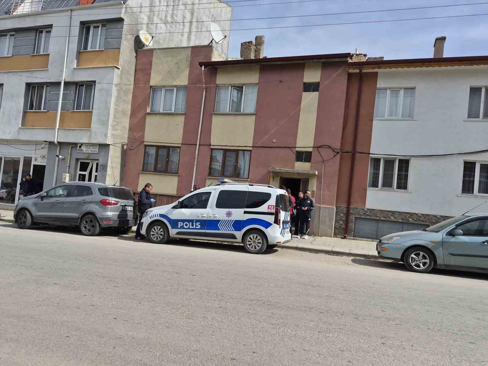 Eskişehir'de 52 yaşındaki adam merdivenin altında ölü bulundu