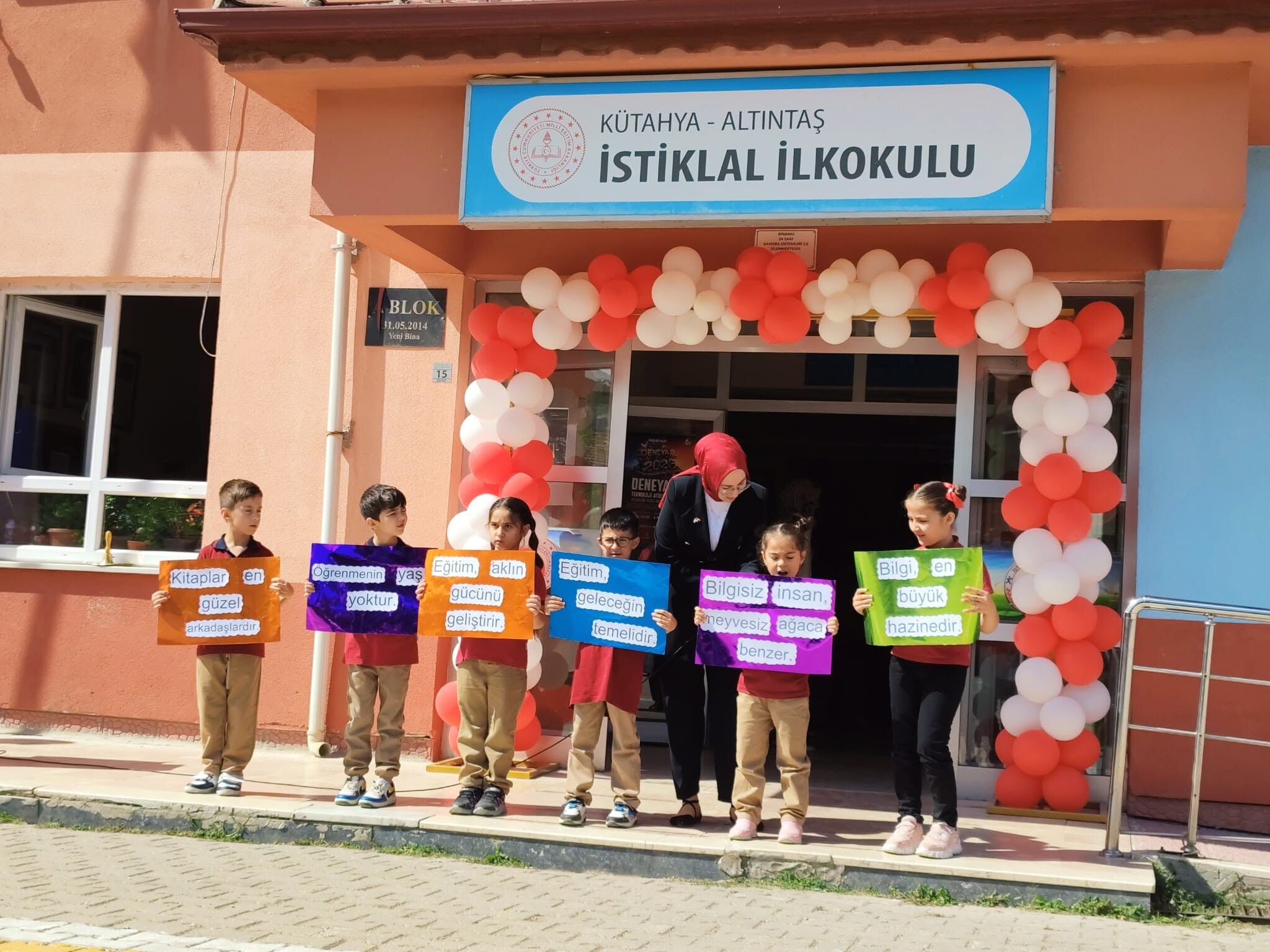 Altıntaş'ta İlköğretim Haftası Kutlama Programı İstiklal İlkokulunda gerçekleştirildi