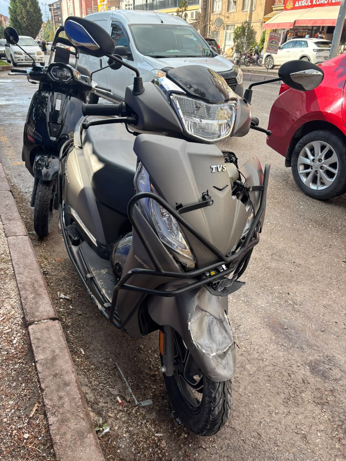 Kütahya'da cadde karıştı! Motosiklet, otobüse arkadan çarptı