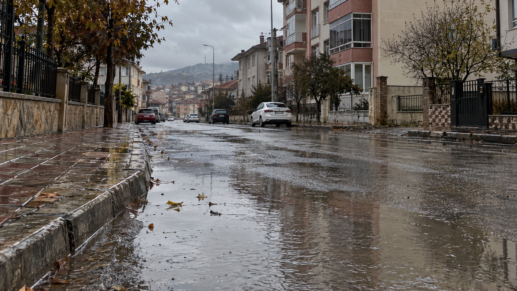 Kütahya’da Ali Candan Sokak’ta dikkat çeken eksiklik! Yağmur Suyu Nereye Gidecek?