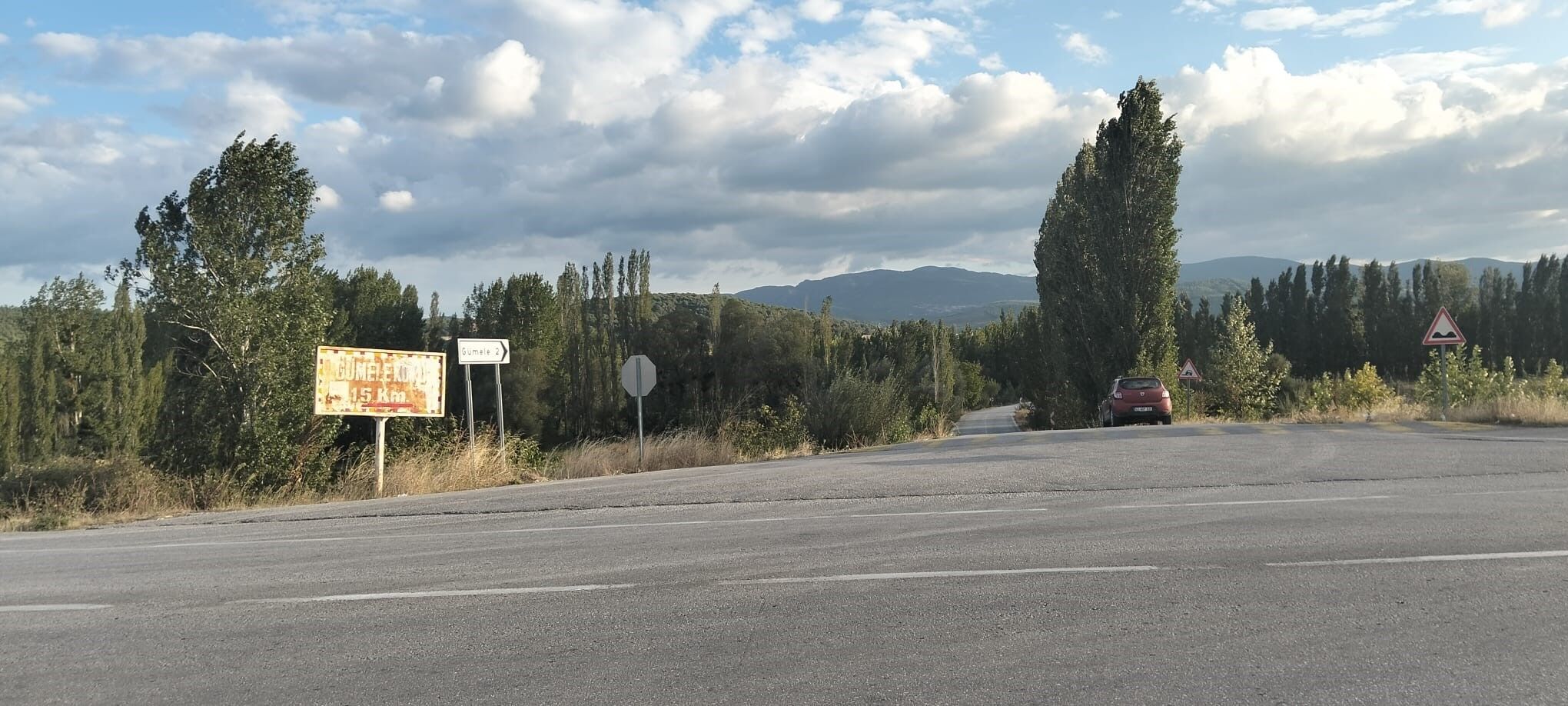 Kütahya'da buraya girerken 2 kez düşünün: Köy girişlerindeki yol tehlike saçıyor!