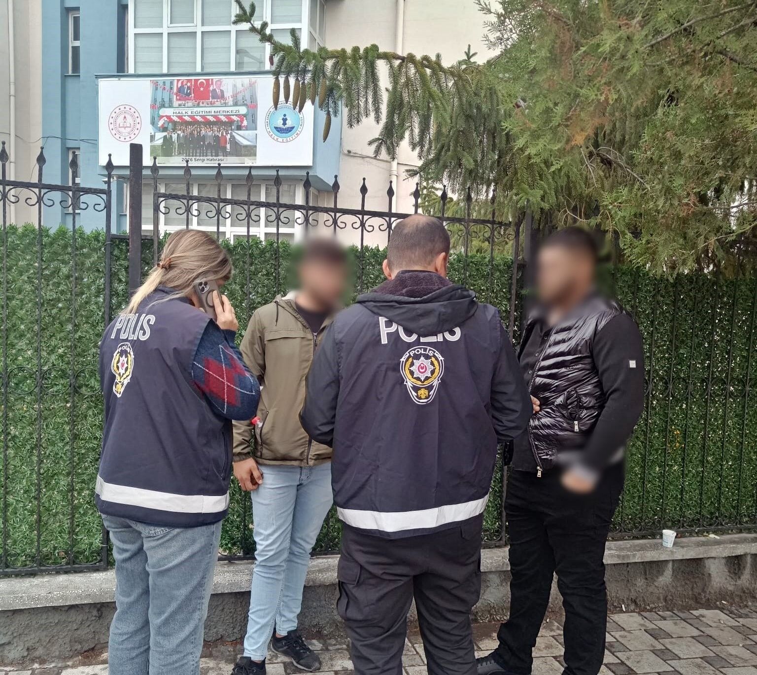 Okul çevrelerinde sıkı denetim! Polis ekipleri sahada