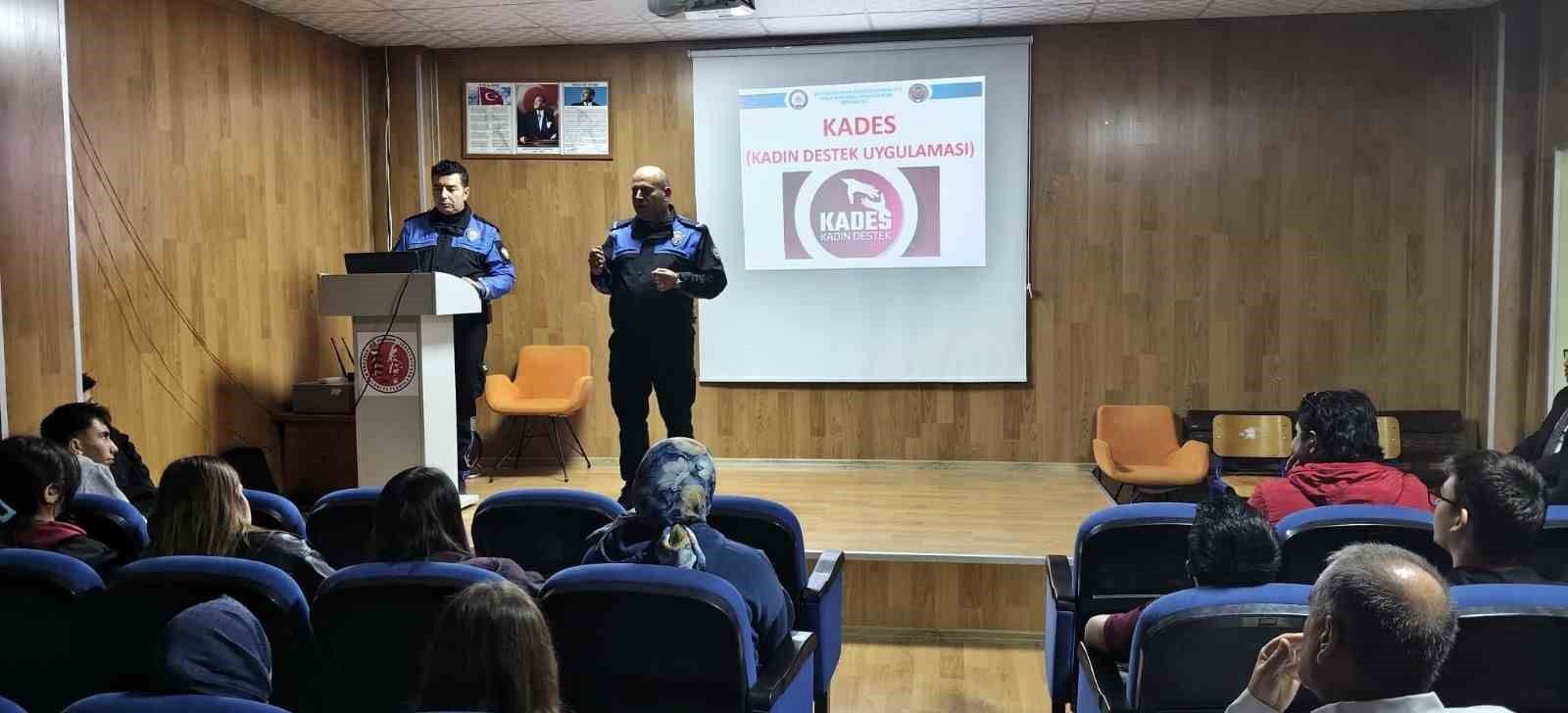 Polis ekiplerinden lise öğrencilerine bilgilendirme