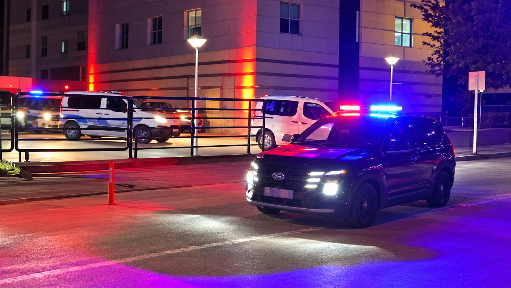 Gece Işıkları Altında Şehir Trafiği